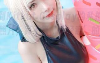 随意翻到Kitkat Cosplay的私拍集，美咲这张照片，算不算‘不经意’的冻住了？
